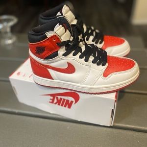 Jordan 1  with box size 5 y fits 7 women